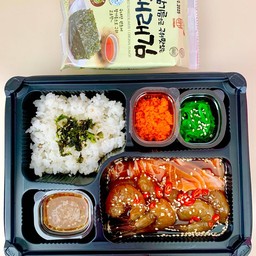 ชุด เซตเบนโตะ แซลมอนดอง7 ชิิ้น+กุ้งดอง 8 ตัว+สาหร่ายห่อข้าว+ข้าวญี่ปุ่น+ไข่กุ้ง+ยำสาหร่าย+น้ำจิ้มซีฟู๊ด