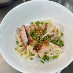 เกี๊ยวน้ำหมูแดง