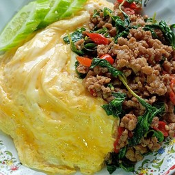 ข้าวกระเพราหมูสับไข่ข้น