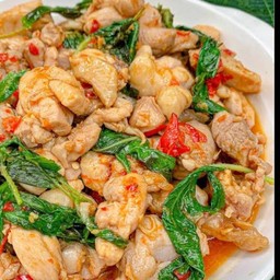 กะเพราไก่ กับข้าว