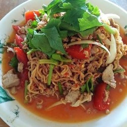 ยำมาม่าหมูสับ