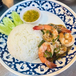 ข้าวกะเพรากุ้ง