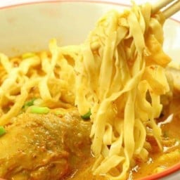 โรจน์ปุ้ย อาหารเหนือ อร่อยเลิศคุณหรีด กะเพราพ่นไฟ ถ.เสนานิคม1