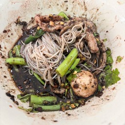 เส้นหมี่ขาวน้ำตกเนื้อ
