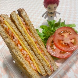 แซนวิชไส้กรอกชีส-ปูอัดชีส อบร้อน