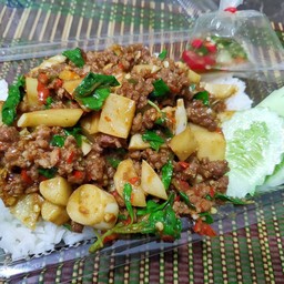 กะเพราเนื้อหน่อไม้ดอง