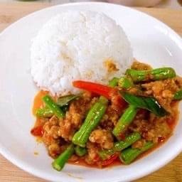 ข้าวราดพริกแกงหมูสับ
