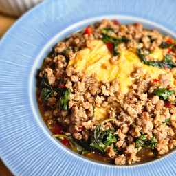 ข้าวไข่ข้นกระเพรา