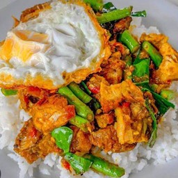 ผัดพริกแกงหมู - ไข่ดาว