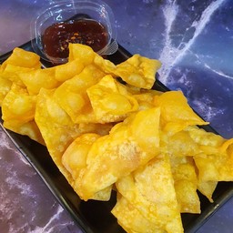 เกี๊ยวเผ็ด + ห่อหมู + น้ำจิ้ม