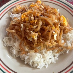 ผัดไชโป้วผัดไข่ราดข้าว