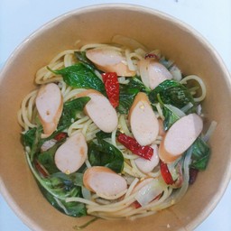 สปาเก็ตตี้ผัดพริกแห้งไส้กรอก