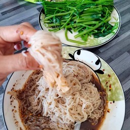 ขนมจีนซาวน้ำปลาร้า
