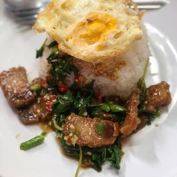 กะเพราหมูกรอบ+ไข่ดาว