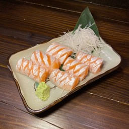 ท้องแซลมอน ซาชิมิ (Salmon Belly Sashimi)