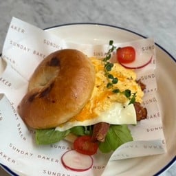 Cheesy Scrambled Eggs & Bacon Bagel (LM) 