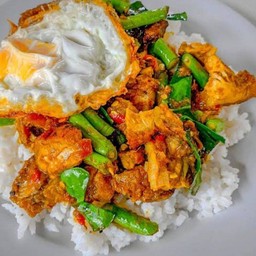 หมูผัดพริกแกงใต้ถั่วฝักยาว