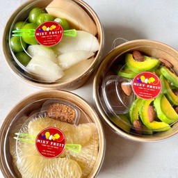 mix set 1   ผลไม้คละได้ 4 -5  อย่าง (กล่อง 750 ml.)