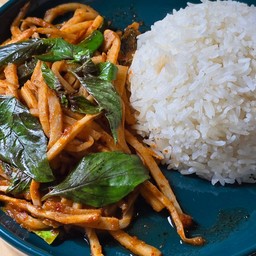 ข้าวราดพริกแกงหน่อไม้