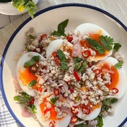 ยำไข่ต้มหมูสับ