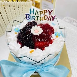 เค้กนมสด 2 รส (บลูเบอรี่+สตอเบอรี่) 0.5 ปอนด์  (ฟรีป้ายHBDอันเล็ก)