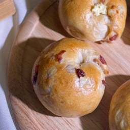 Cranberry cream cheese bagel