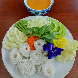 ขนมจีน น้ำยากะทิ (เนื้อปลาทะเล ปลาน้ำดอกไม้)