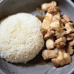 ข้าวราดหมูสามชั้นหวาน