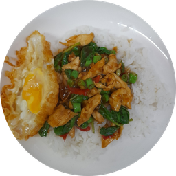 ข้าวราดกระเพราไก่และไข่ดาว