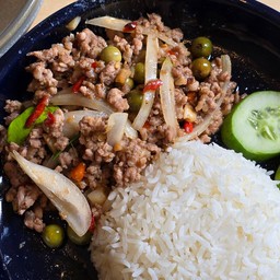 ข้าวราดผัดกะปิ