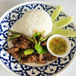 ข้าวพริกแกงหมูตุ๋น