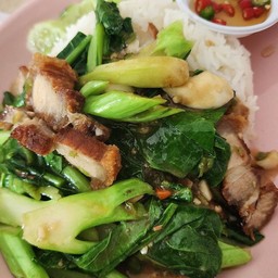 คะน้าหมูกรอบราดข้าว