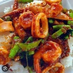 ผัดพริกแกงทะเลถั่วฝักยาว