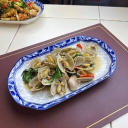 ผัดโหระพาหอยลาย