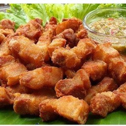 สามชั้นทอดน้ำปลา