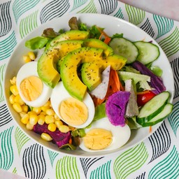 สลัดไข่อโวคาโด