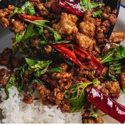 ข้าวกะเพราหมูสับ สูตรพริกแห้ง