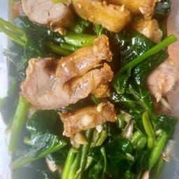 คะน้าหมูกรบนำ้มันหอย