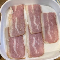 เบคอน