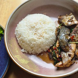 ข้าวราดกะเพราปลาทู