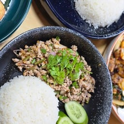 ข้าวราดลาบ