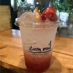 สตอเบอร์รี่ โซดา