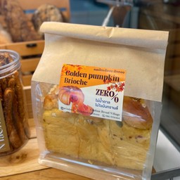 Golden pumpkin brioche (ฟักทอง)