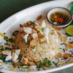 #ข้าวผัดเนื้อปูกระเทียมกรอบ Crab fried rice