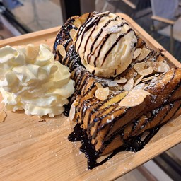 ปังมินิโทสต์ช็อคโกแลต+ไอติมวนิลลา