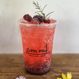 สตอเบอร์รี่แบล็คทีโซดา