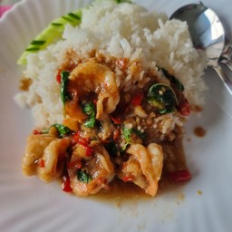 ข้าวกระเพรากุ้ง