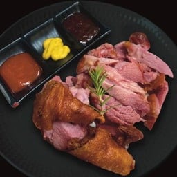 ขาหมูเยอรมัน (พร้อมทอด)
