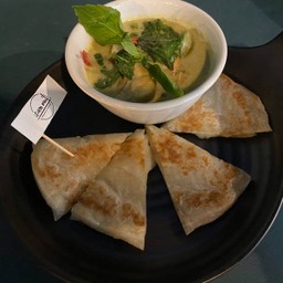 แกงเขียวหวานไก่โรตีชีส