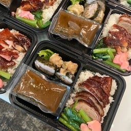 ข้าวหน้าเป็ดจัดเซ็ทคู่ขนมจีบ